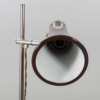 A 1970'S FLOOR LAMP.