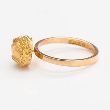 Björn Weckström, A 14K gold ring "Nugget". Lapponia 1976.