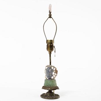 Bordslampa/med stenskulptur, Kina, 1900-tal.