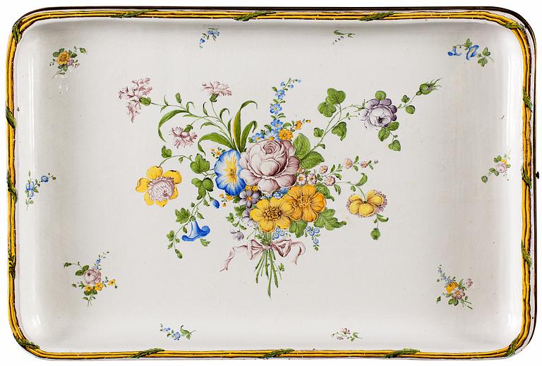 TEBORD MED FAJANSBRICKA. Gustavianskt, 1700-talets slut. Troligen Marieberg.