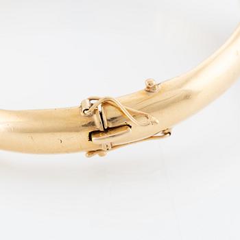 Armring, 18K gold with amethyst and pearls.
