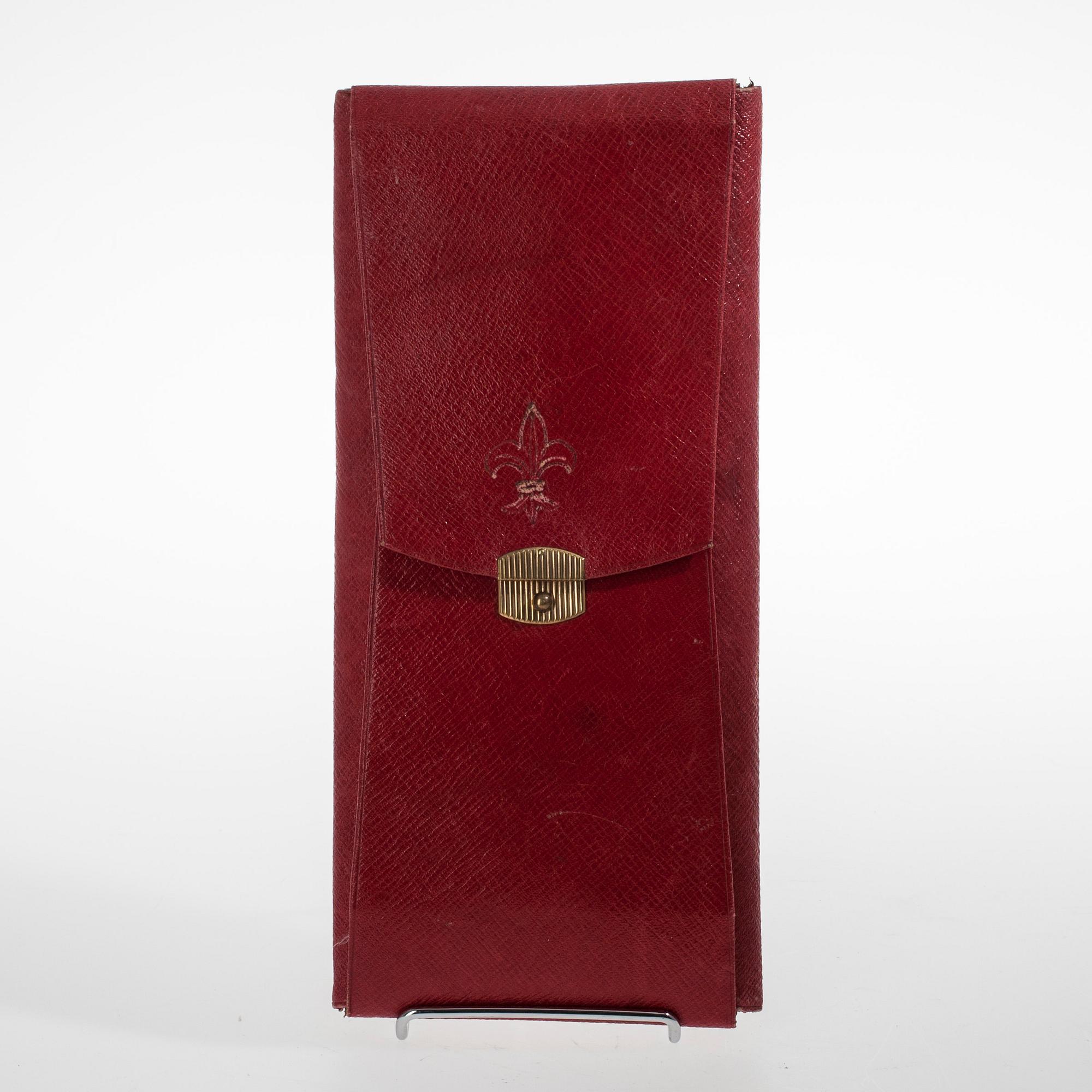 ETUI FÖR HANDSKAR, rött skinn, ca 1900.