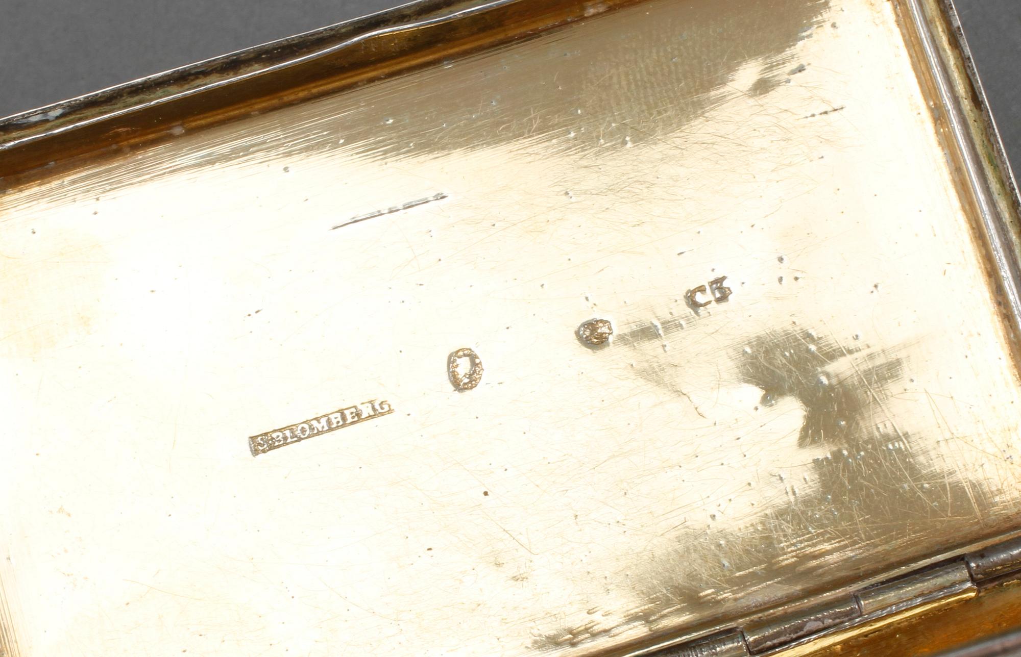 DOSA, silver, Samuel Blomberg, Stockholm, 1809. Totalvikt 117 gram.