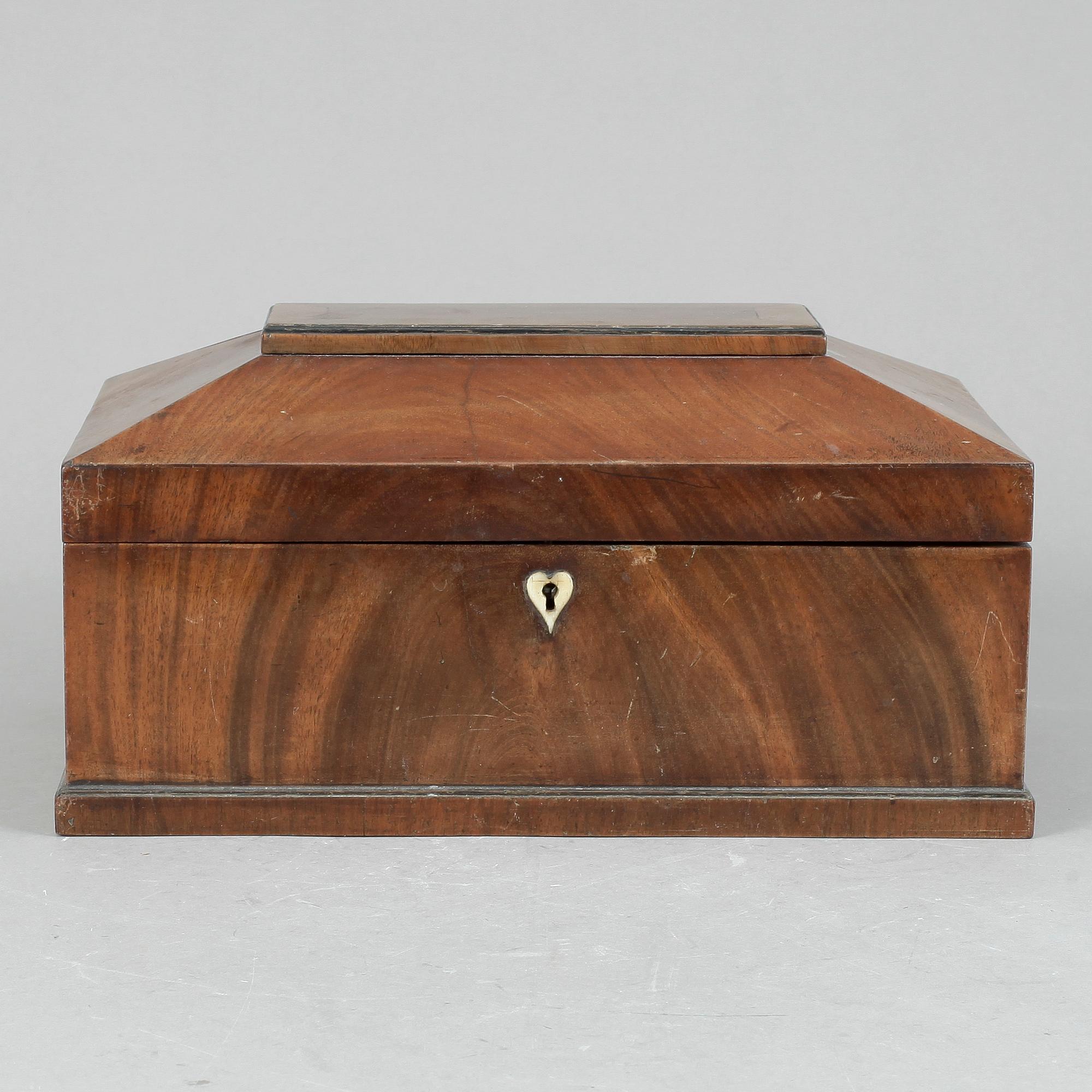 SYSKRIN, mahogny, 1800-talets mitt.