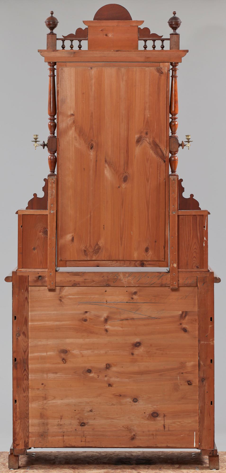 SPEGELBYRÅ, nyrenässans, 1800-talets slut.