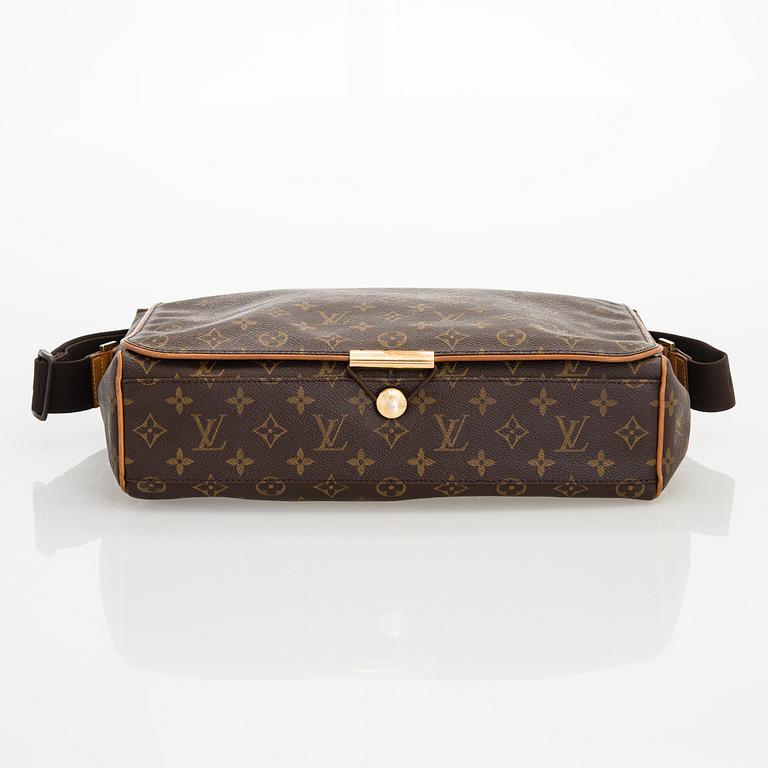 Louis Vuitton, "Abbesses messenger" väska.