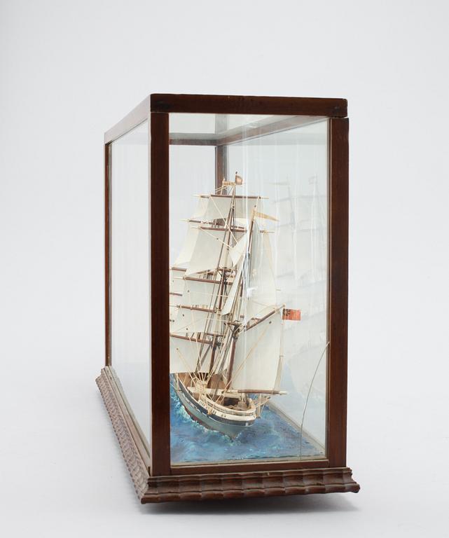 A ship model from around the year of 1900.