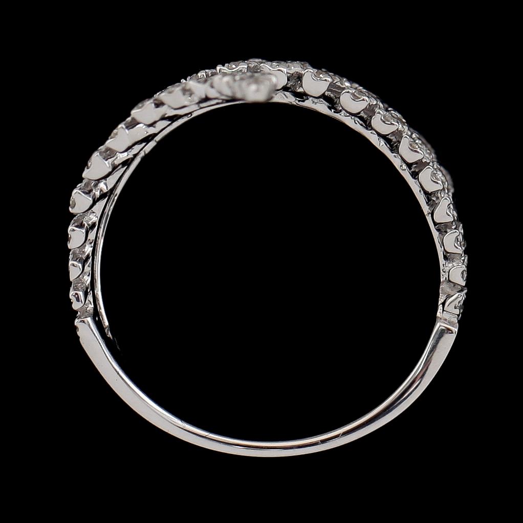 RING, 18K vitguld, briljantslipade diamanter ca 0.66 ct. Vikt ca 4 g.