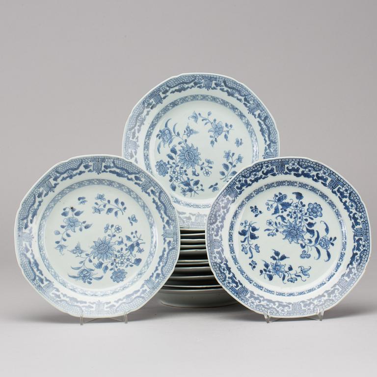 14 PCS OF PORCELAIN PLATES, Qianlong (1736-95),