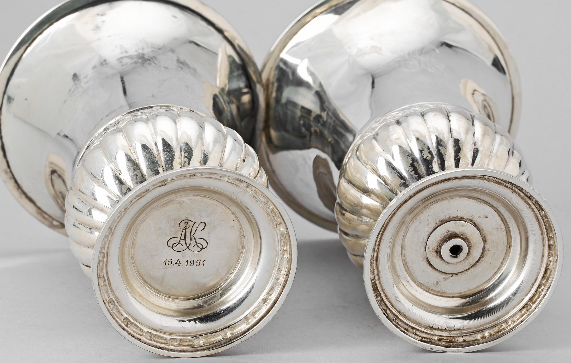 POKALER, ett par snarlika, silver, empirestil, Finland 1951-52. Vikt 582 g.