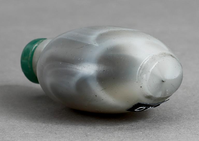 SNUSFLASKA, Kina, troligen glas 1900-talets första del.