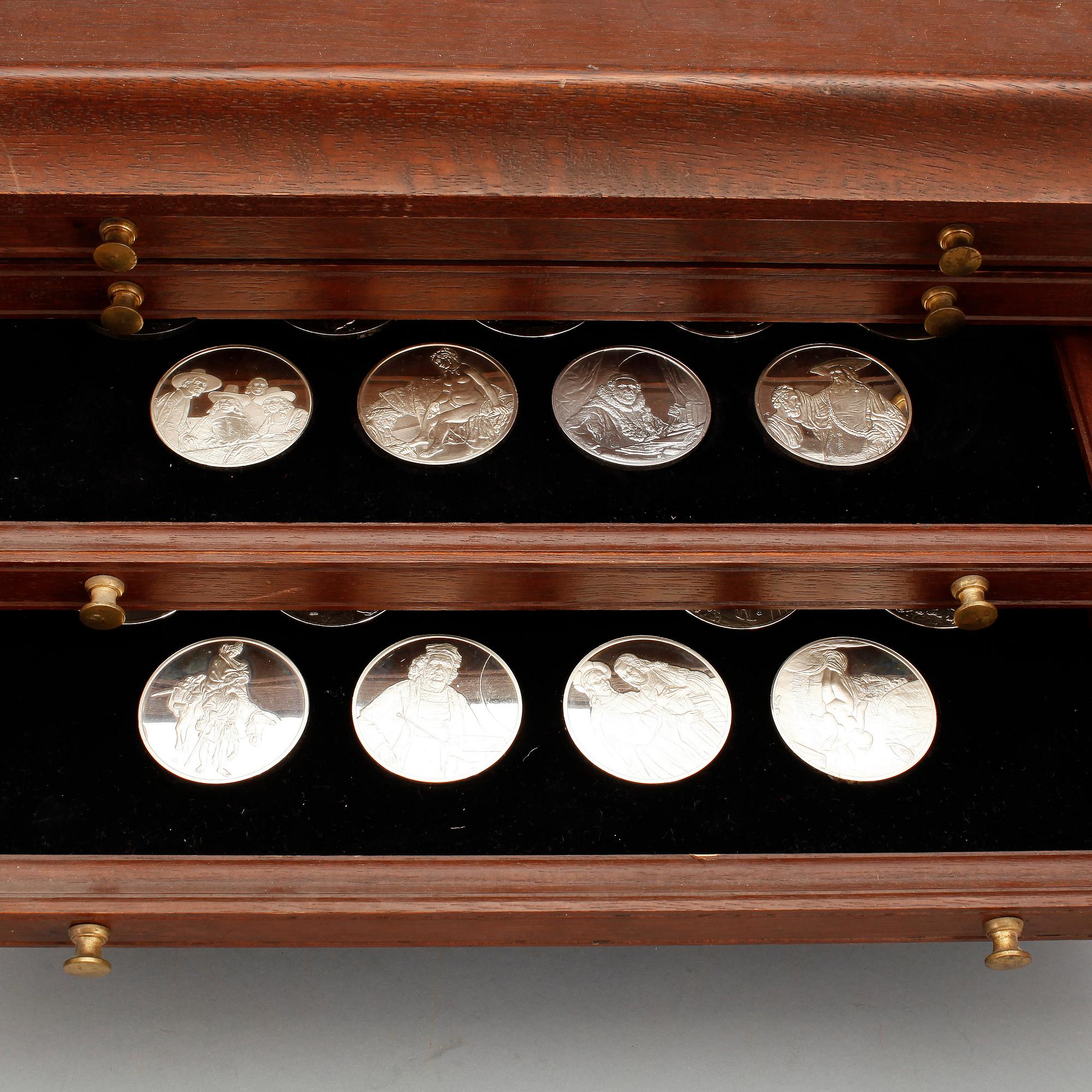 MEDALJSAMLING, 50 st, sterling silver, "Rembrandt silver", svenska kontrollstämplar, Franklin Mint AB. Tot ca 3300 gram.
