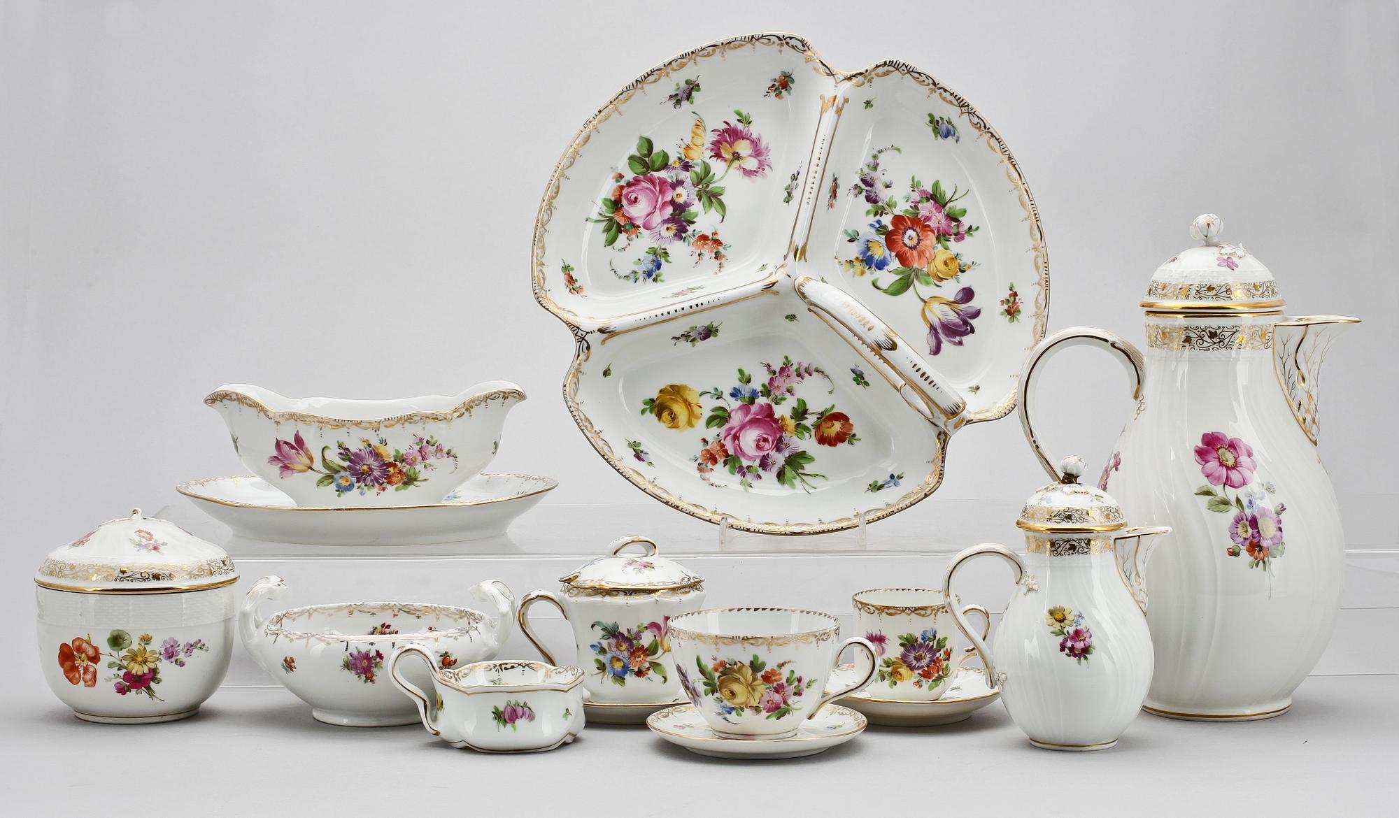 MATSERVIS, 154 delar. Porslin, rokokostil, Bavaria.