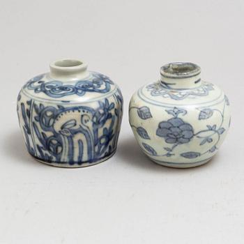 Three blue and white bowls and two jars, Ming dynasty (1368-1644).