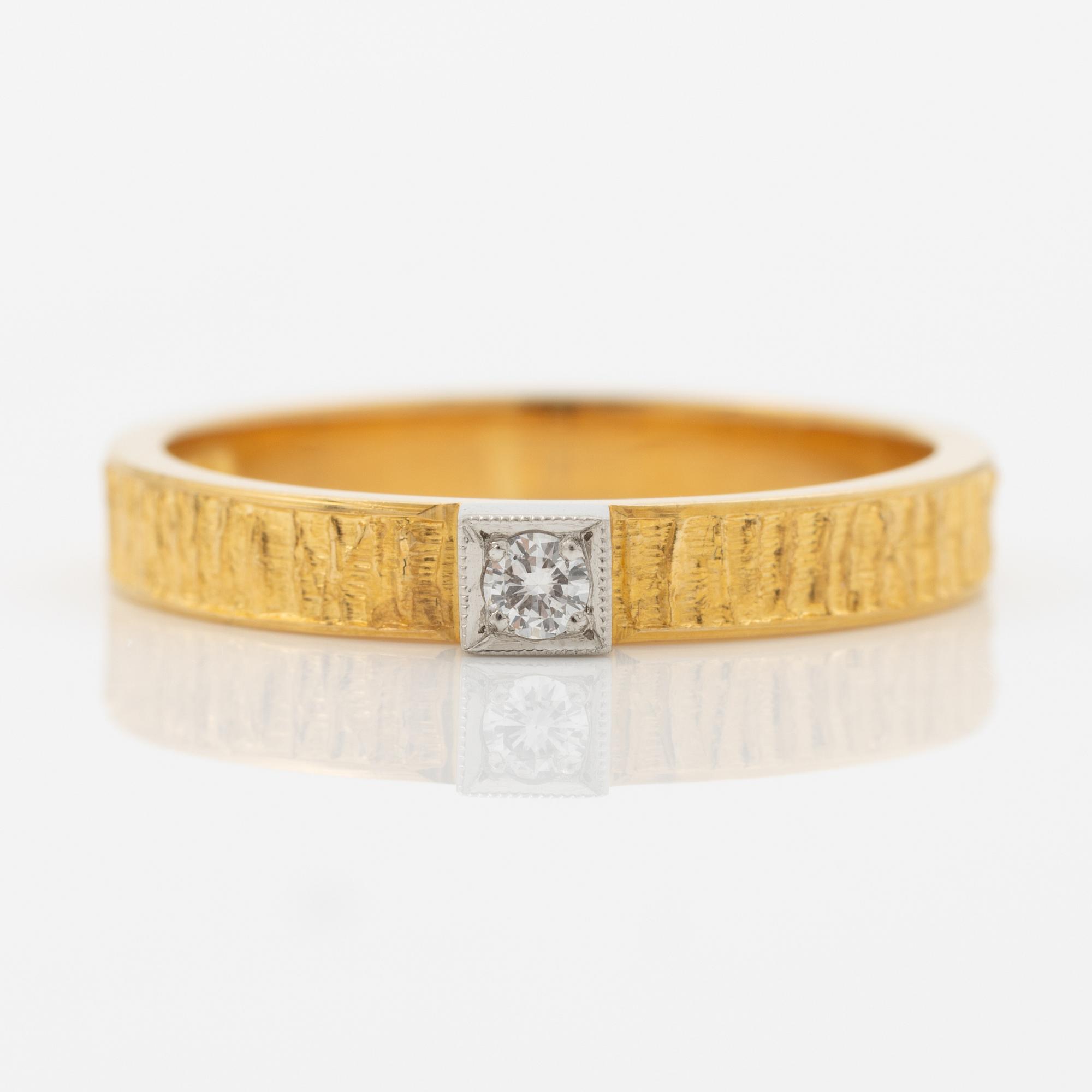Björn Weckström, ring, "Diamond engagement ring", 18K gold with brilliant-cut diamond. Lapponia 1978.