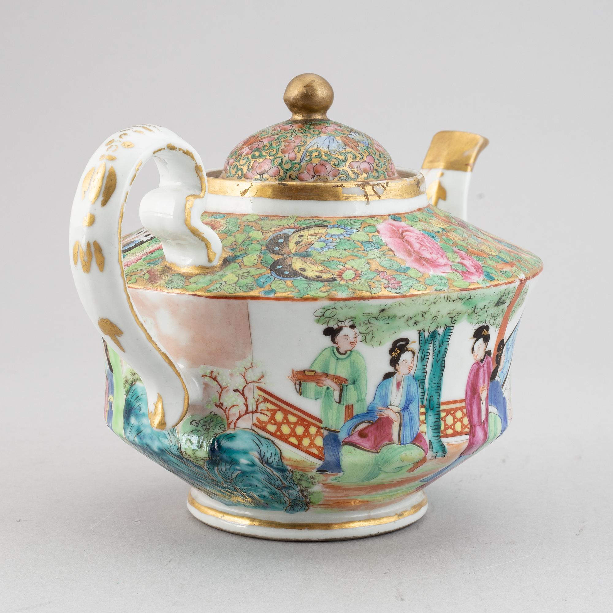 A Canton famille rose tea pot with cover, Qing dynasty, 19th Century.