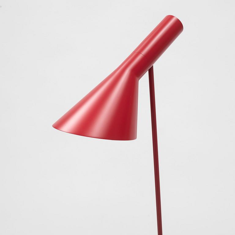 Arne Jacobsen, golvlampa, "AJ", Louis Poulsen, Danmark.