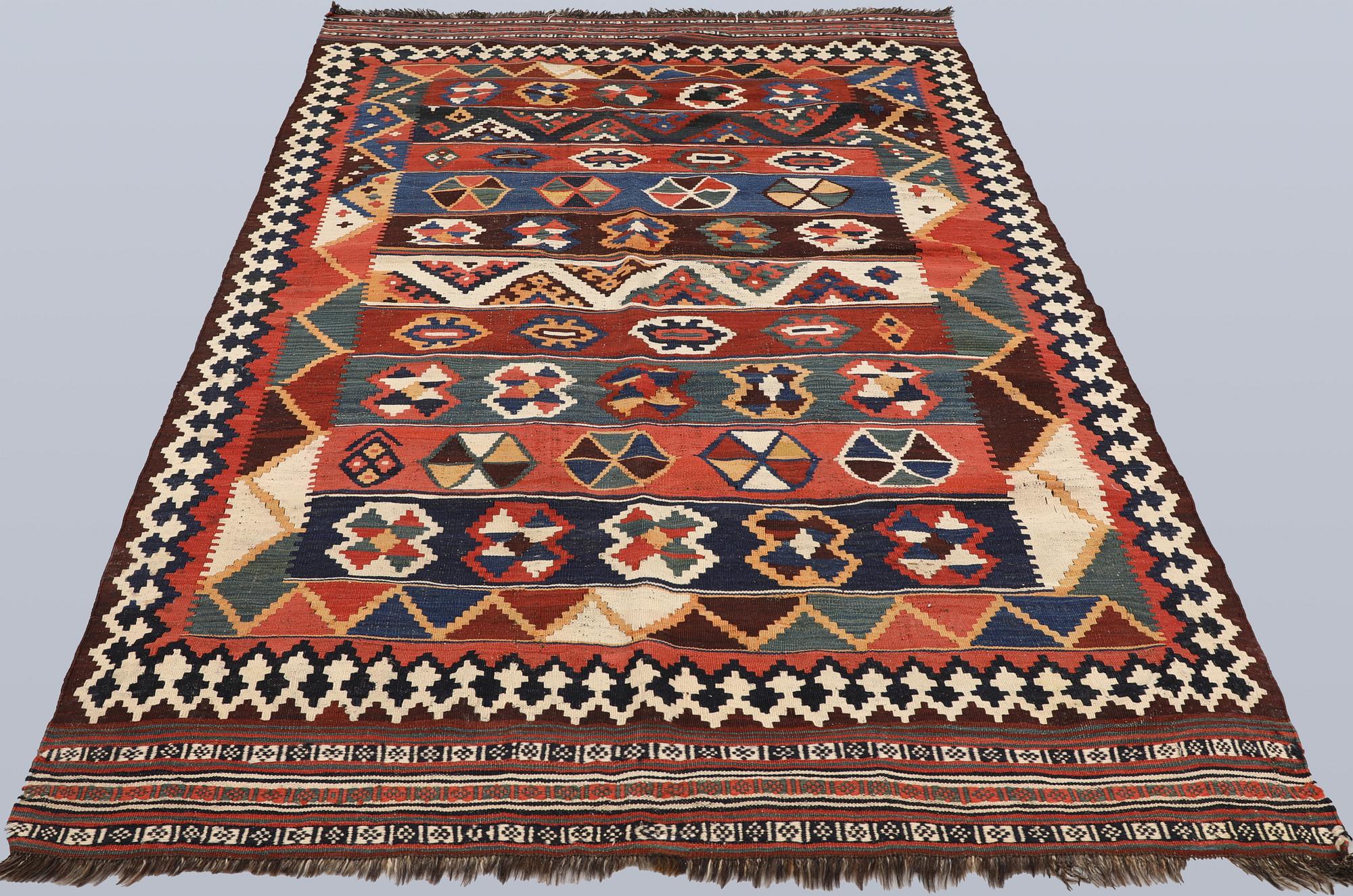A semi-antique Kilim rug, approx. 275 x 165 cm.
