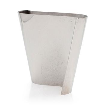 Pekka Piekäinen, a 'Finlandia' sterling silver vase for Platinoro, Turku, Finland.