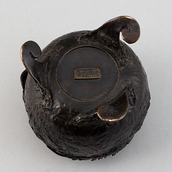 A Japanese bronze censer and two lacquer boxes with cover, Meiji period (1868-1912).