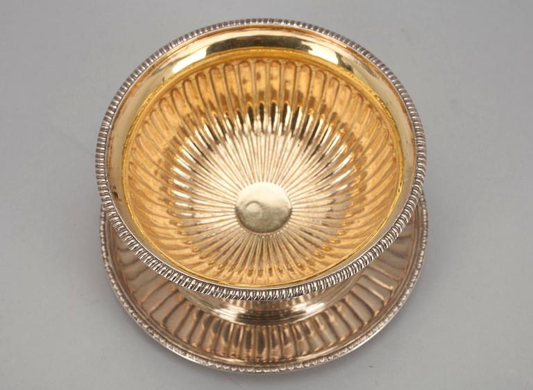 SÅSSKÅL, silver, Daniel Hällman, Stockholm 1810. Vikt ca 465,4 g.