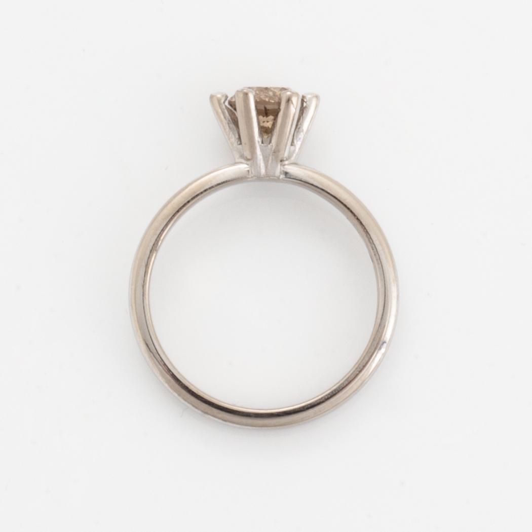 Brown brilliant-cut diamond ring.