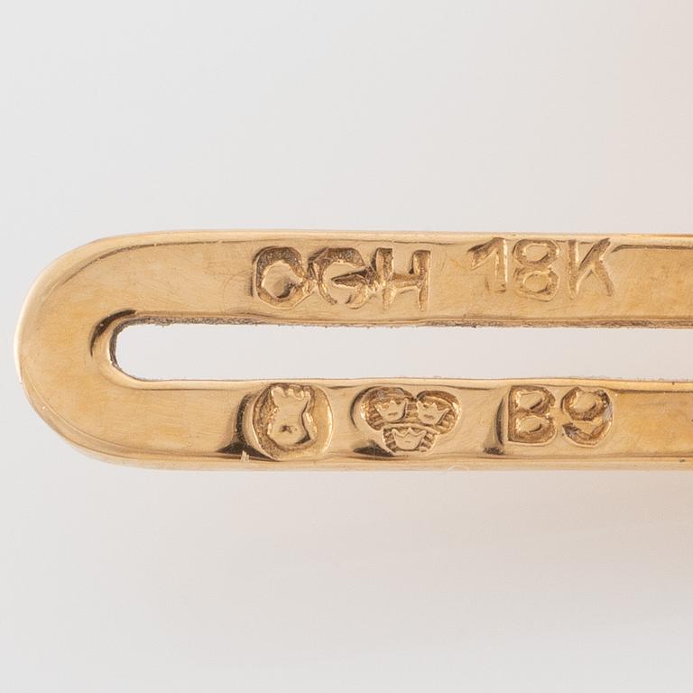 C.G Hallberg, cufflinks and shirt studs, two pairs, 18K gold with diamonds and mother-of-pearl.