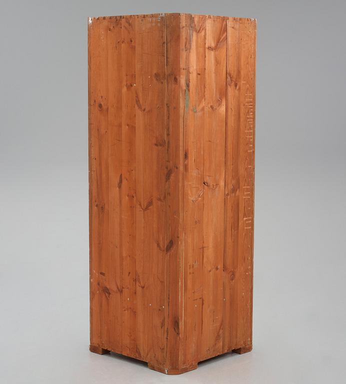 Swedish Modern 'Sportstugemöbel, specially ordered corner cabinet, reportedly circa 1935.