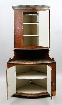 HÖRNSKÅP, 1700-/1800-tal.