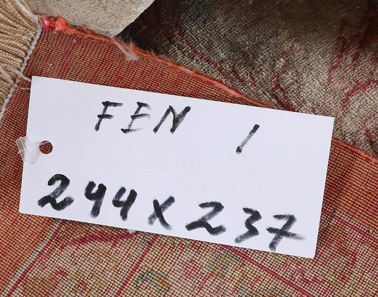 Matta, silke Ghom, ca. 244 x 237 cm.