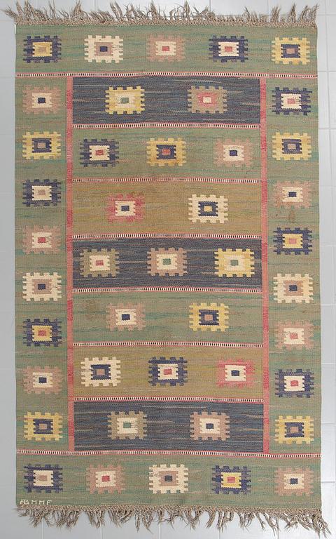 MÄRTA MÅÅS-FJETTERSTRÖM, a flatweave rug, signed AB MMF, 248 x 155 cm.