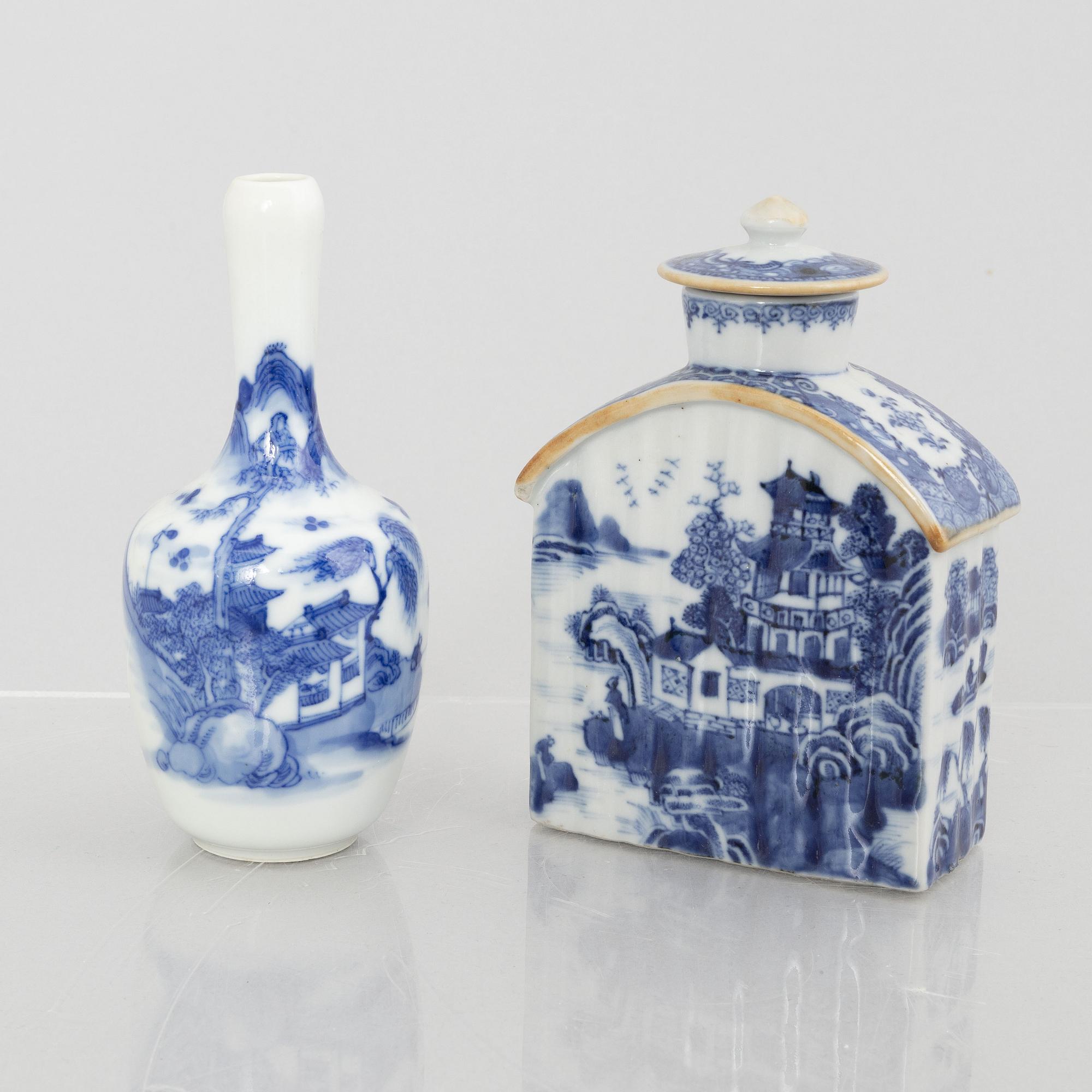 A set of 13 porcelain pieces, China, Qing dynasty, 18th century - early 20th century.