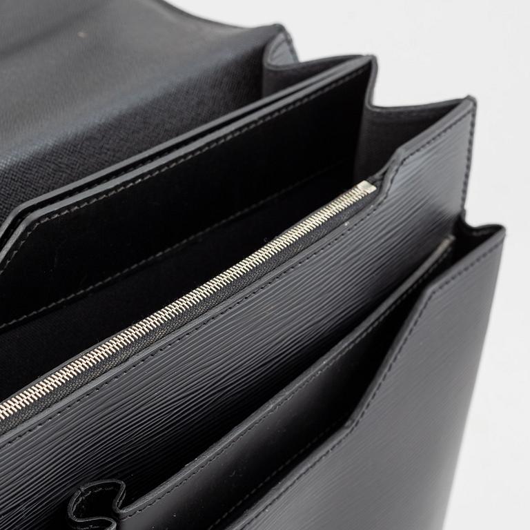 Louis Vuitton, a 'Neo Robusto' briefcase.