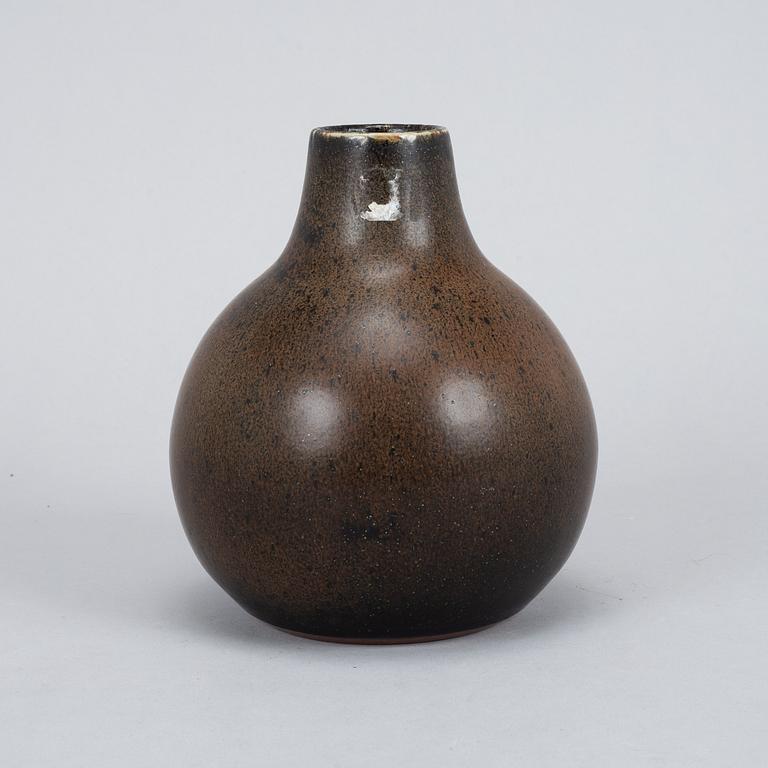 Three mid 20th century glazed stoneware vases, Marianne Westman, Carl-Harry Stålhane och Hertha Bengtsson, Rörstrand.