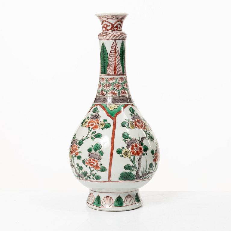 Vas, porslin. Qingdynastin, Kangxi (1662-1722).