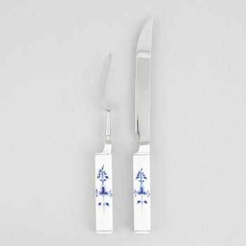 A two piece 'Musselmalet' porcelain carving set, Royal Copenhagen, 20th century.