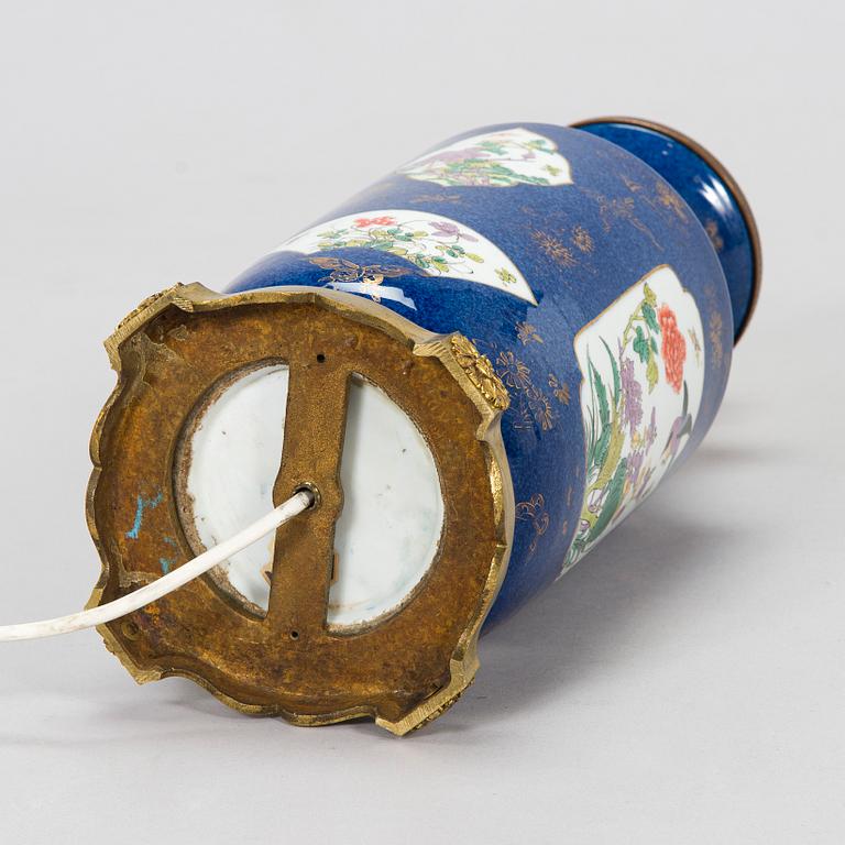 Vas, porslin. Troligen Samson, Frankrike, omkring 1900.