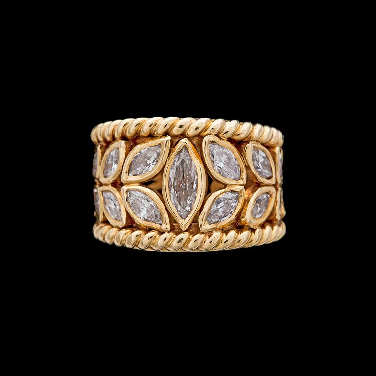 RING, navette cut diamonds, tot. app. 4.80 cts.