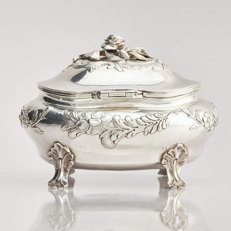A Swedish 18th century silver sugar-casket, mark of Arvid Castman the younger, Eksjö 1774.