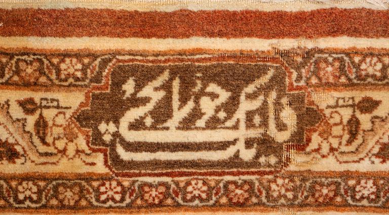 A carpet, an antique Tabriz, ca 380-381,5 x 271,5-283 cm, an inscription: Yekbar Jorabchi.