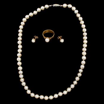COLLIER, RING samt ÖRHÄNGEN, 23 k/18k guld, silver samt odlade pärlor, 1900-tal.