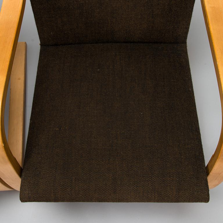 Alvar Aalto, A pair of mid-20th century '34/401' armchairs for O.Y. Huonekalu- ja Rakennustyötehdas A.B. Finland.