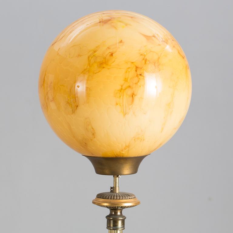 GOLVLAMPA, 1900-tal.