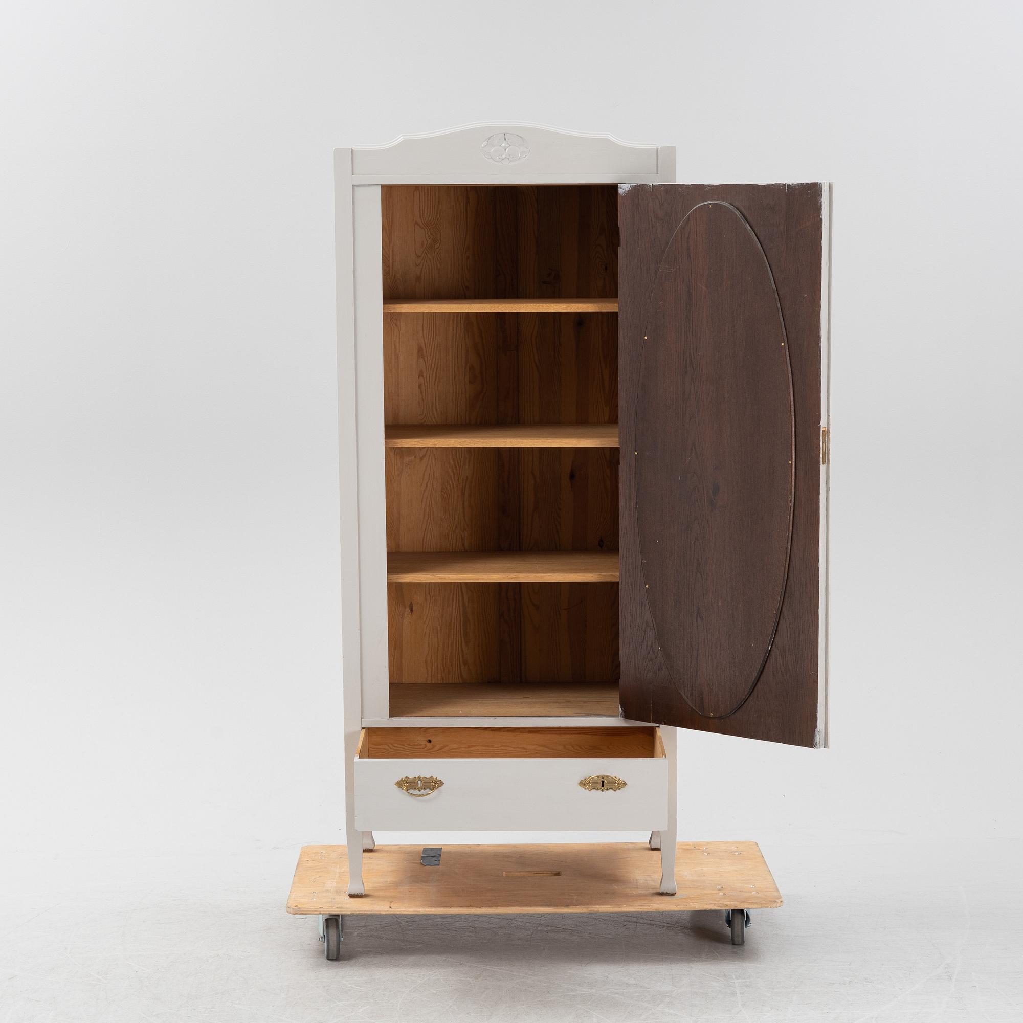 Klädskåp, jugend, 1910/20-tal.