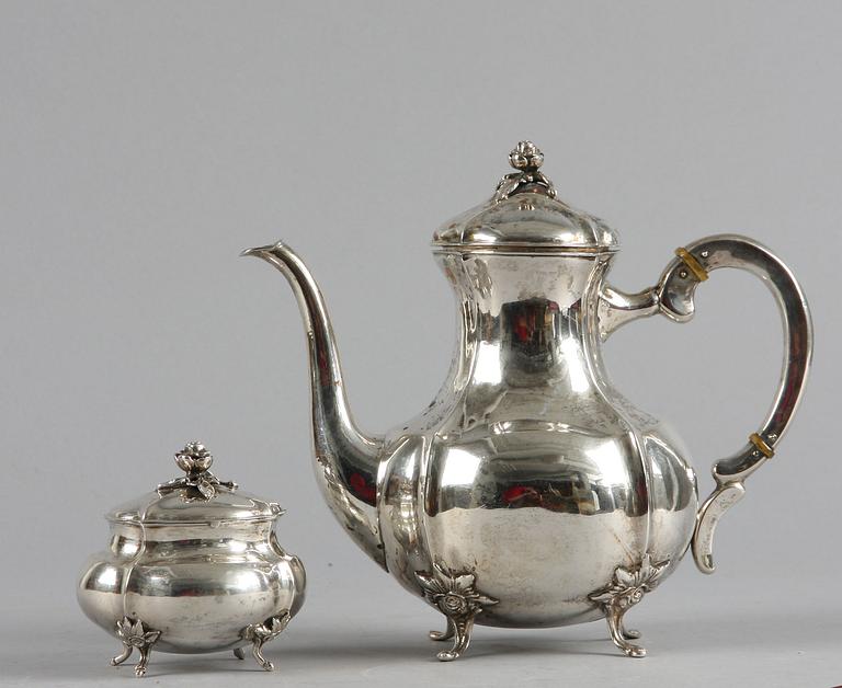 KAFFESERVIS, 2 delar, silver, rokokostil, svenska importstämplar, 1900-tal. Vikt c:a 700 + 180 g.