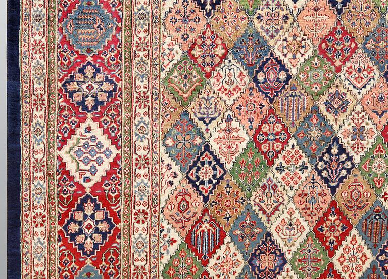 Carpet, Saruk, 363 x 268 cm.