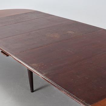 A late 20th century dining table.