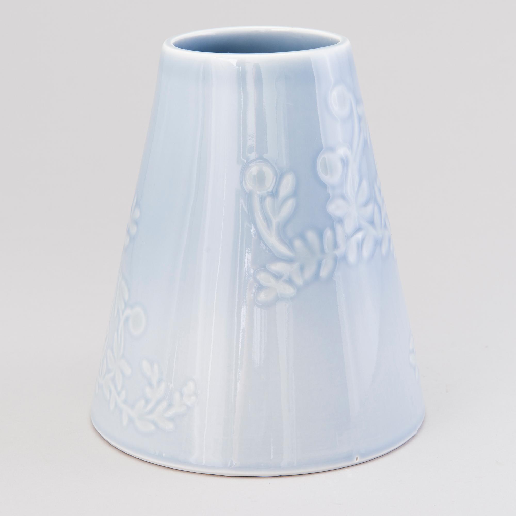 HEINI RIITAHUHTA, a 'Blue cranberry' porcelain vase signed Heini Riitahuhta 2005.