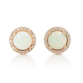 18K gold earrings with opals and brilliant-cut diamonds.