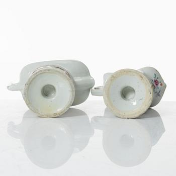 A group of three Chinese famille rose porcelain ewers and two dishes, Qing dynasty, Qianlong (1736-95).